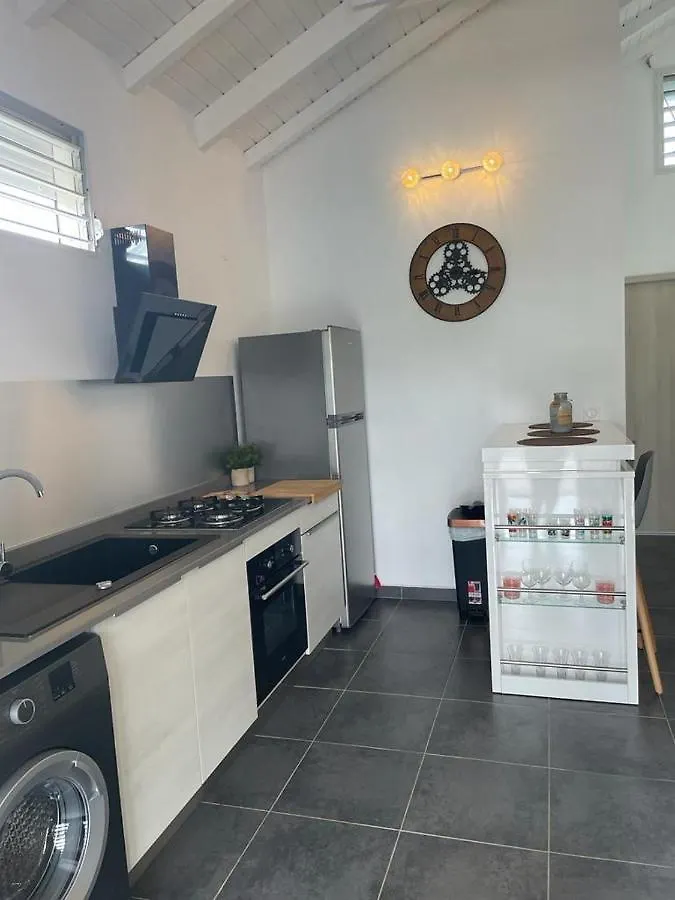 Hébergement de vacances Charmante maison avec piscine Lamentin Guadeloupe