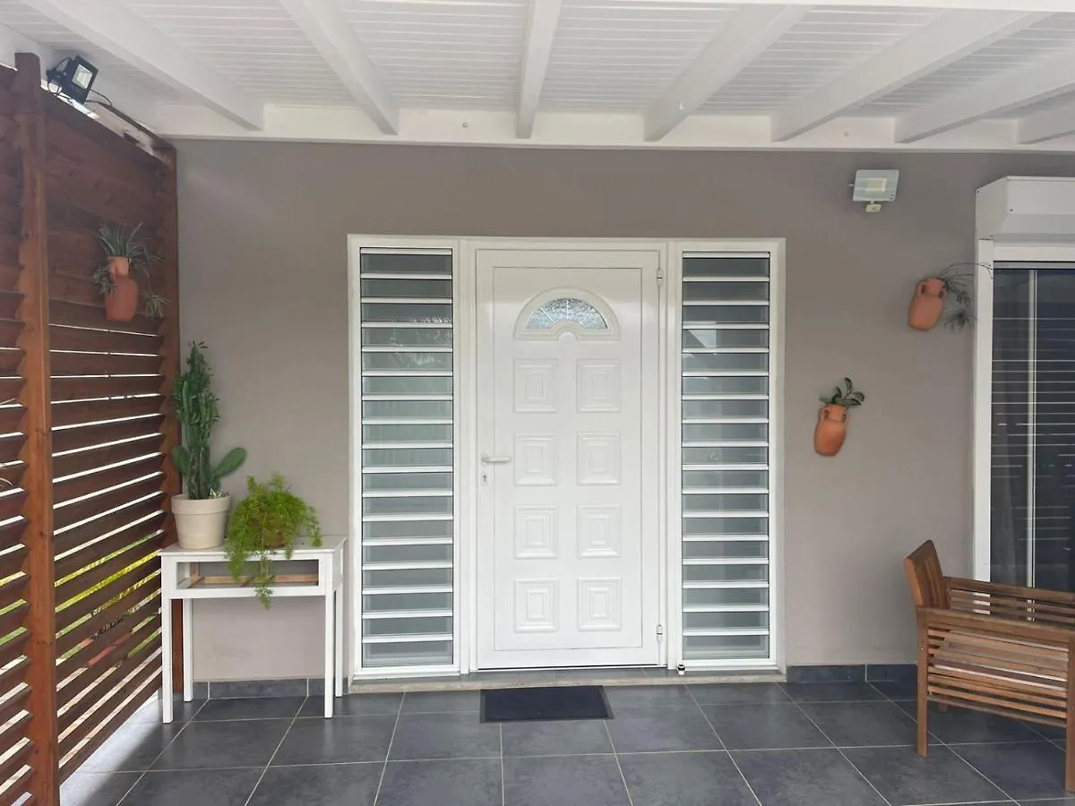 Charmante maison avec piscine Lamentin