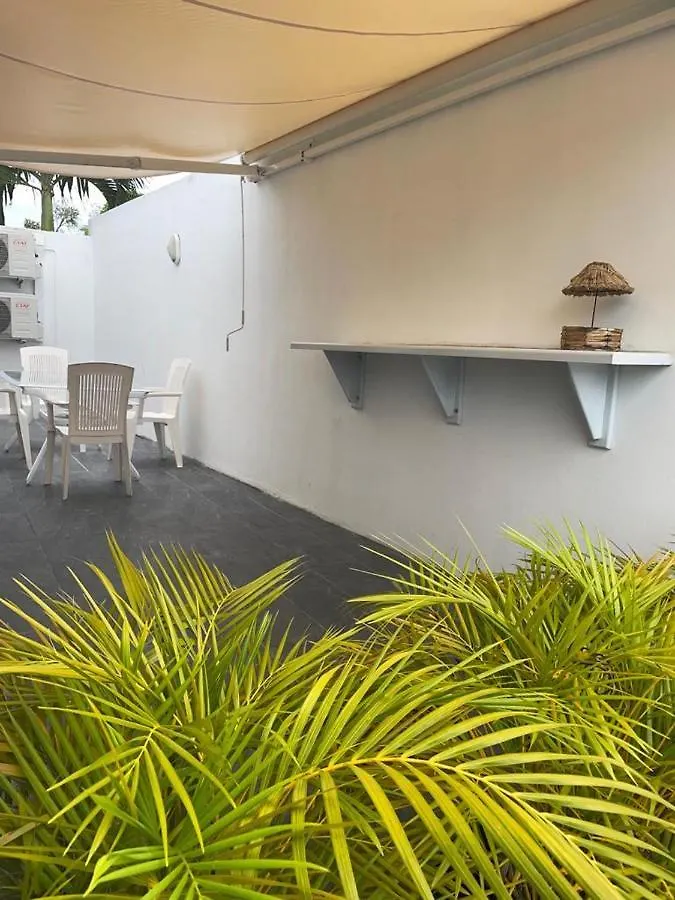 Charmante maison avec piscine Lamentin 0*,